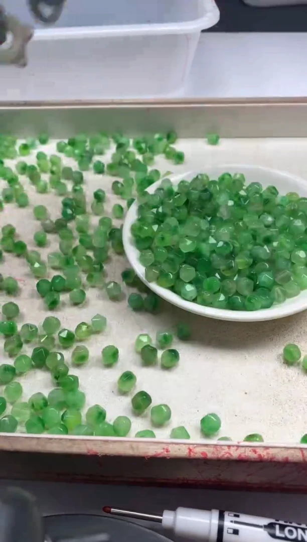 【闪购商品】玛瑙/玉髓颈饰未镶嵌w2290绿飘花棱珠8mm*30颗