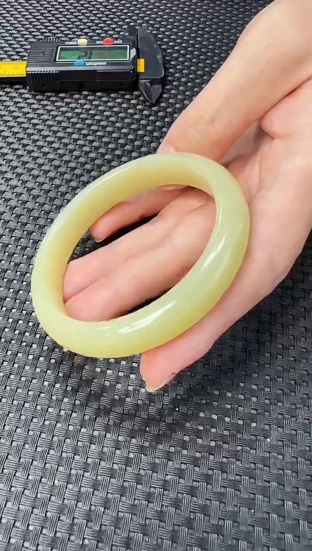 和田玉未镶嵌颈饰圈口约61