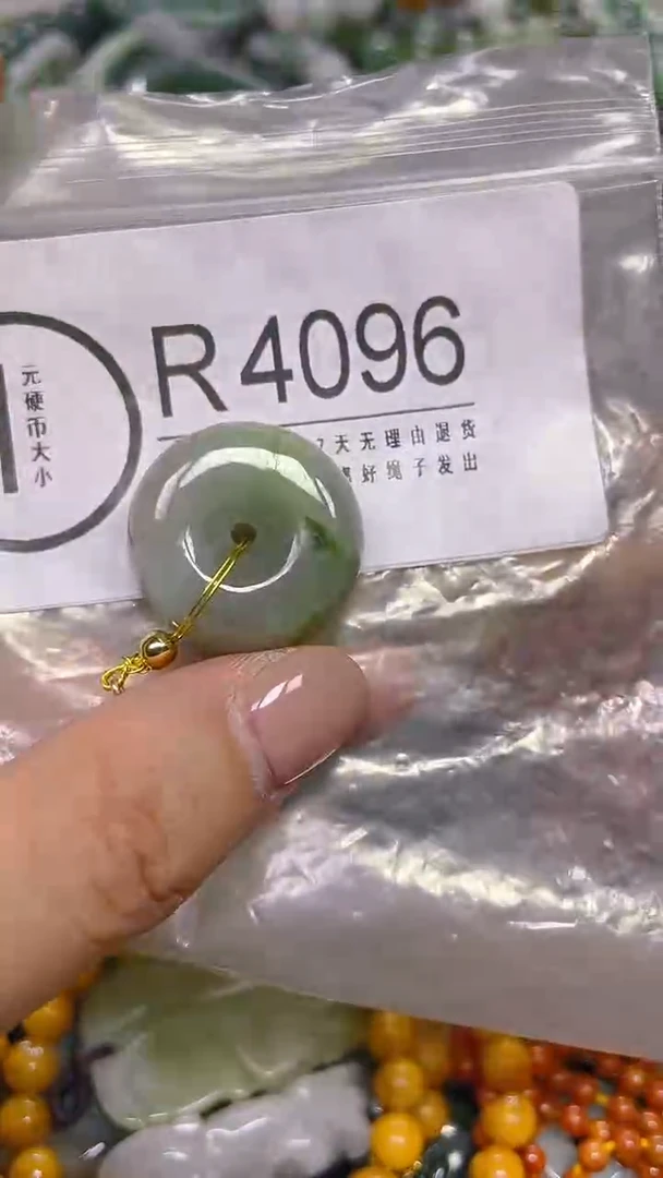 颈饰未镶嵌翡翠/ R /翡翠A货，一件也是批发价