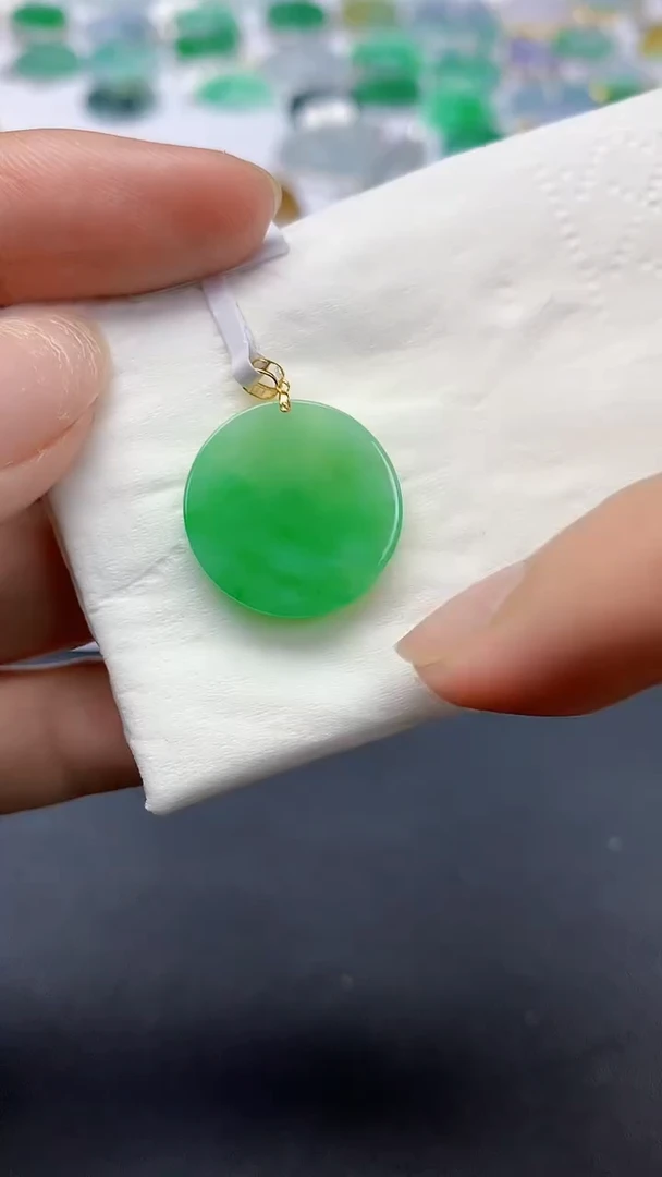 翡翠18K金镶嵌颈饰天然缅甸a货翡翠