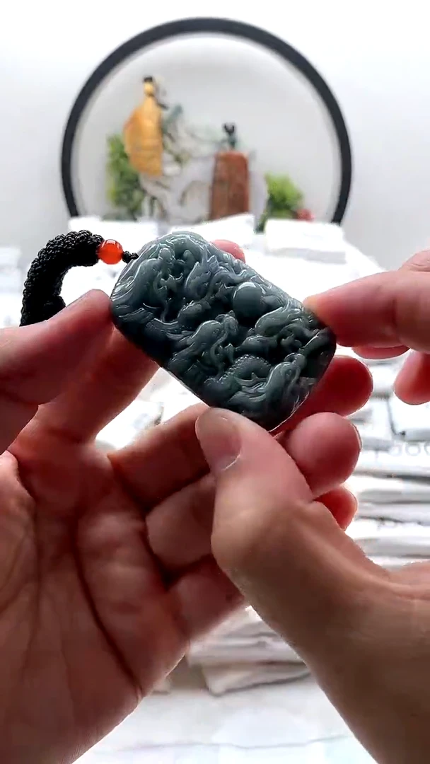 颈饰未镶嵌翡翠九龙