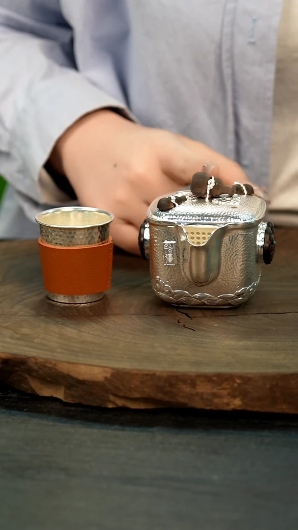 【闪购商品】手工锤纹银手抓壶+1杯子+1鱼