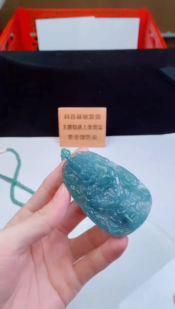颈饰未镶嵌翡翠   ·