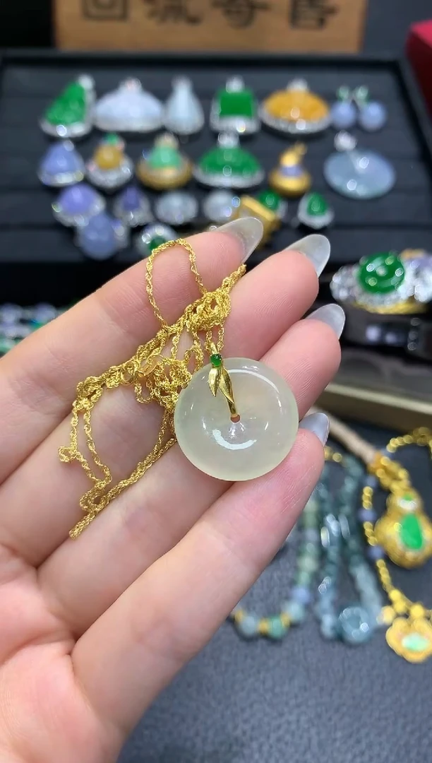 吊坠(赠链)18K金镶嵌翡翠5