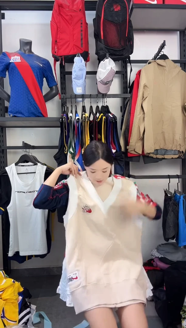820   编码 瑕疵款直播间过款为准 尺码 165