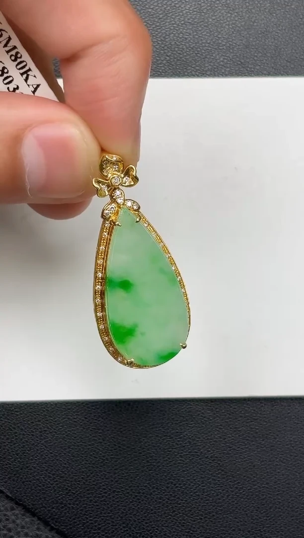 翡翠18K金镶嵌颈饰无事牌