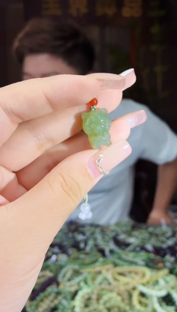 和田玉未镶嵌颈饰拍一发一