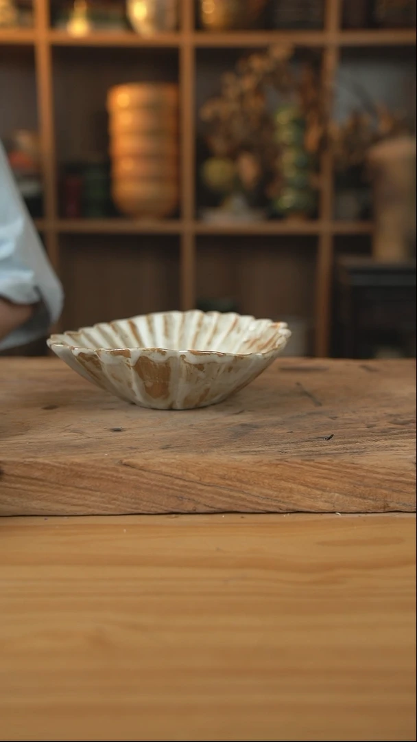 粉影系列的8英寸贝壳盘