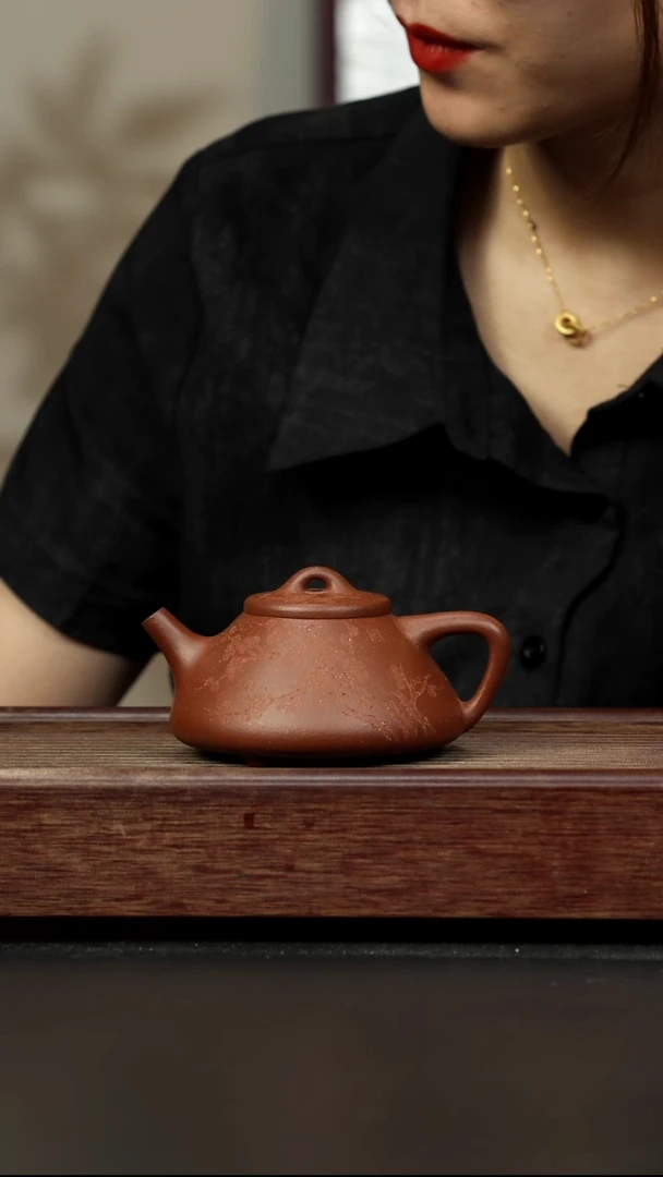 紫砂茶壶红降坡 刻绘墨梅 子冶石瓢