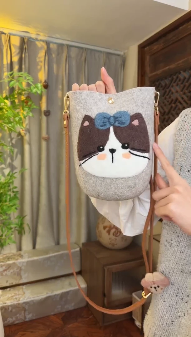 羊毛非遗羊毛毡包 手机包灰猫咪