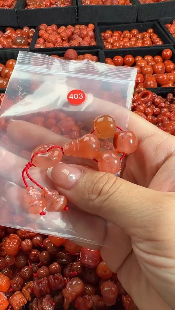 南红玛瑙未镶嵌颈饰1