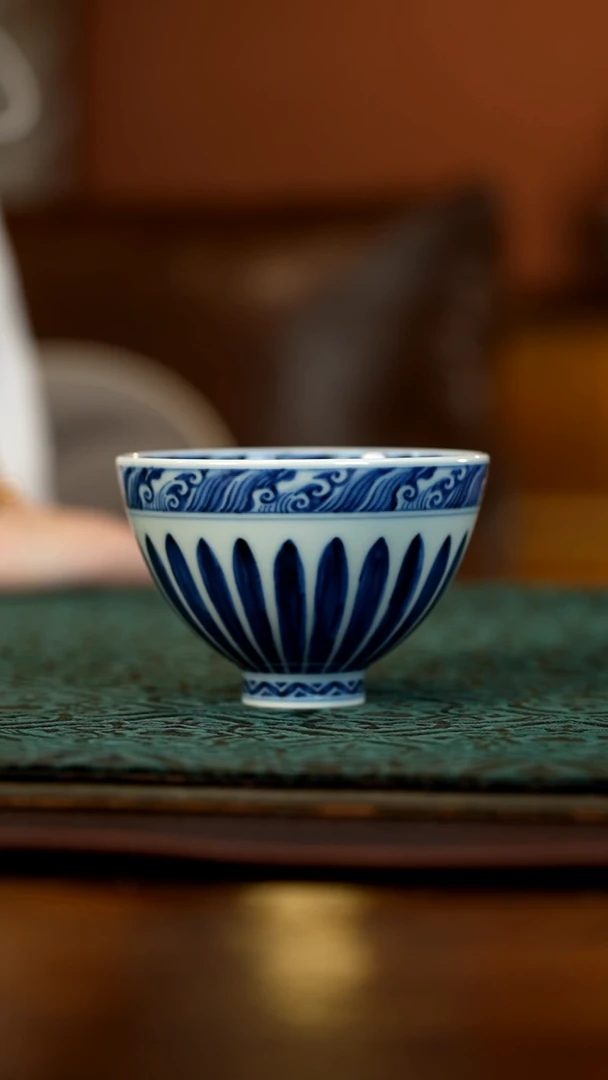 M****?青花菊瓣鸡心杯