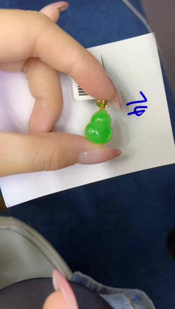 翡翠18K金镶嵌颈饰缅甸天然翡翠A货