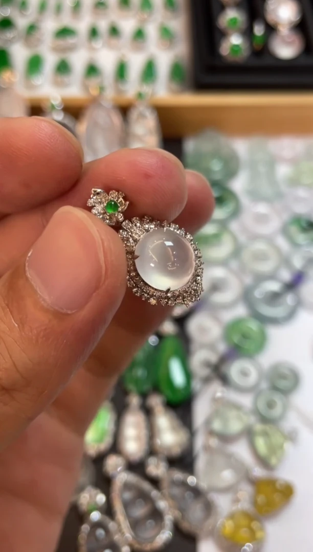 翡翠18K金镶嵌吊坠(不含链)蛋面