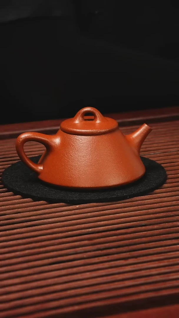 茶壶紫砂110CC天很热闹