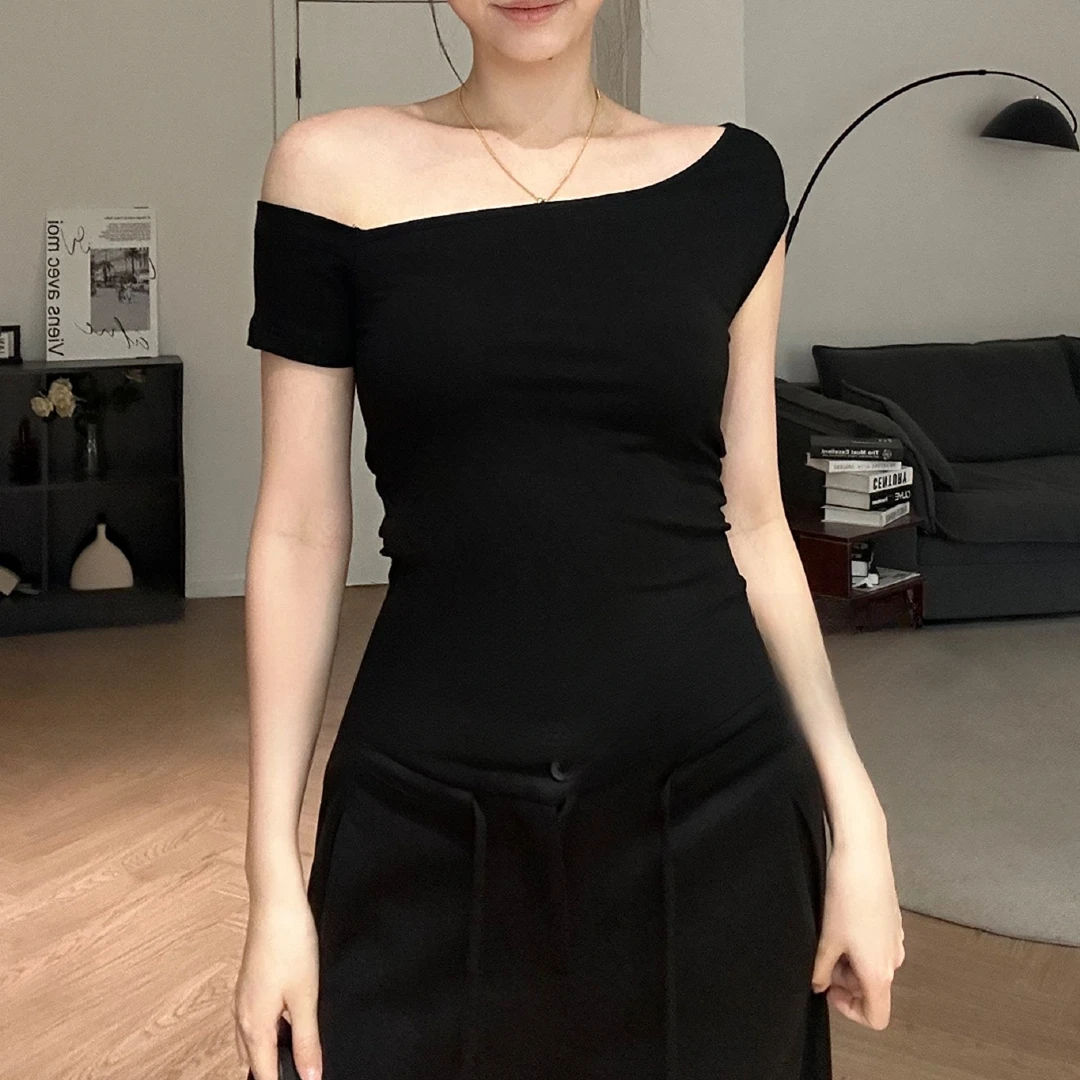 【年中青青】辣妹一字肩短袖T恤女新款设计感小众修身显瘦露肩上衣