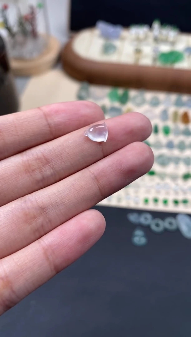 翡翠未镶嵌颈饰翡翠冰种莲蓬