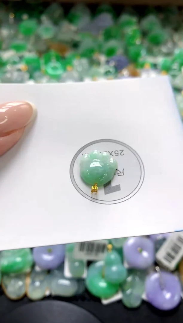 翡翠18K金镶嵌颈饰1111111111111111