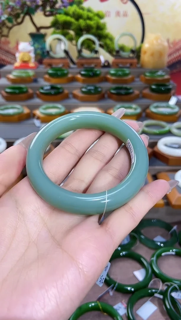 【闪购商品】和田玉手镯未镶嵌粉青手镯