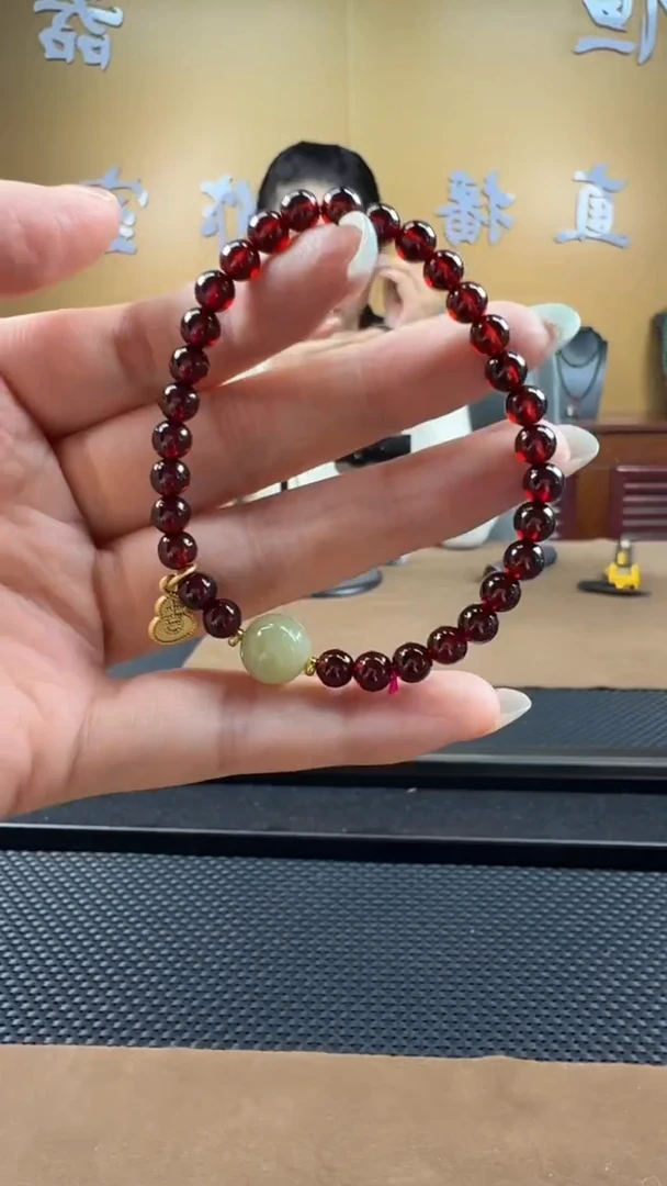 颈饰未镶嵌石榴石手串5-6mm
