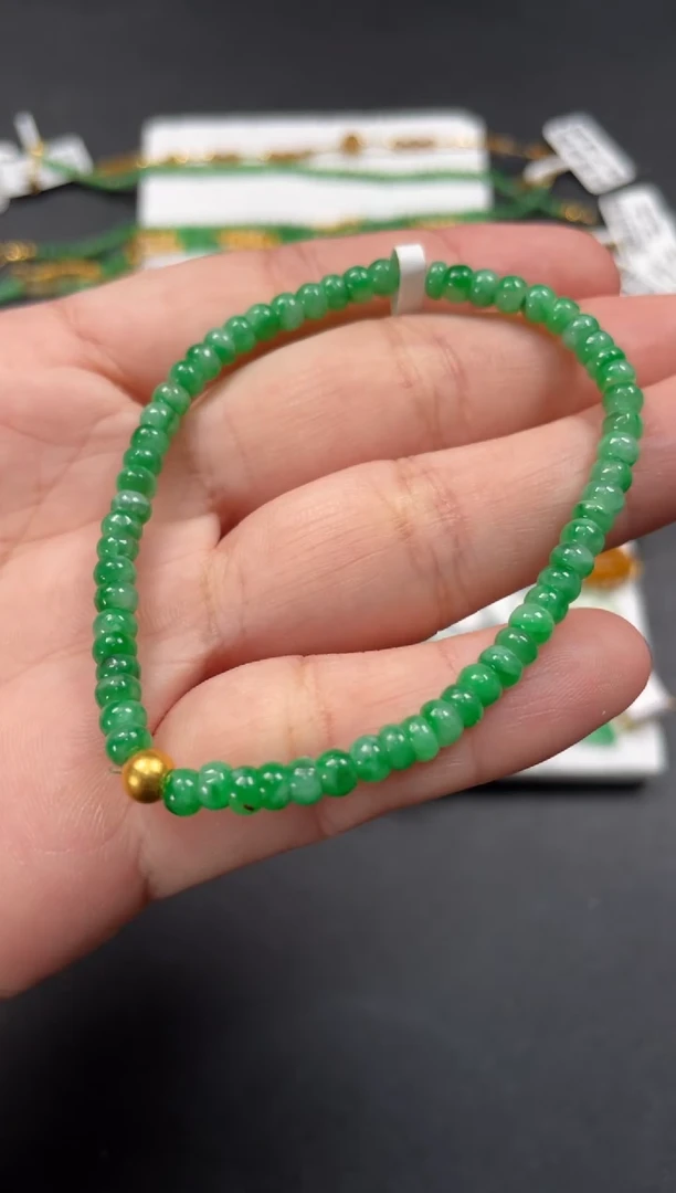 翡翠足金镶嵌套链一个   P538