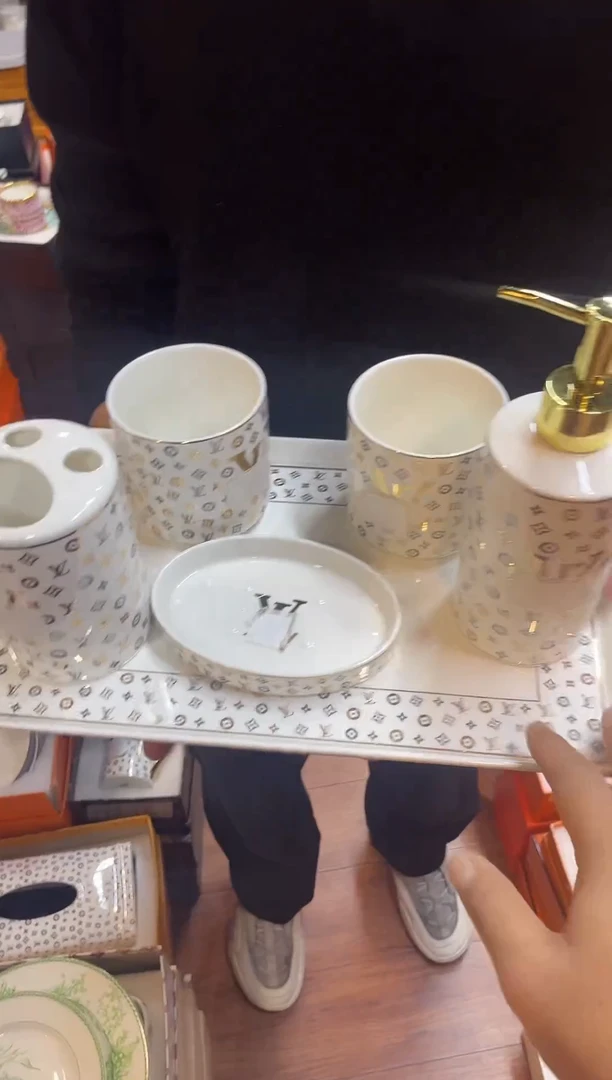 杯鸿辉家品牌瓷器，京东包邮！