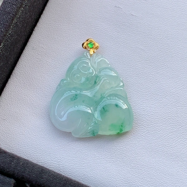 天然A货翡翠水润飘绿生肖猴18k金吊坠翡翠玉石灵猴献寿挂件