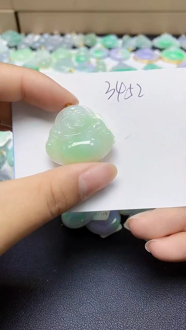 翡翠18K金镶嵌颈饰天然缅甸翡翠A货