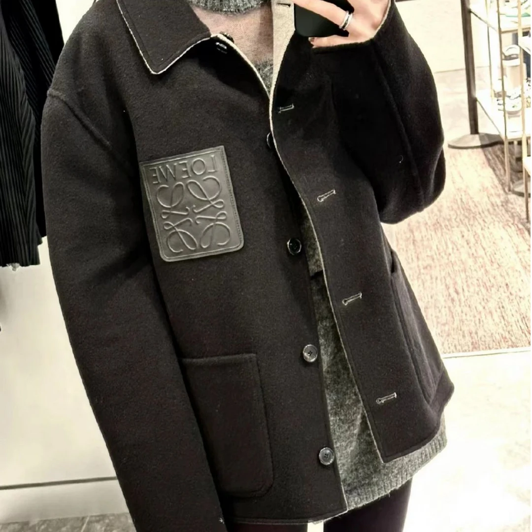 未使用 LOEWE/罗意威 黑色胸口皮牌厚款外套