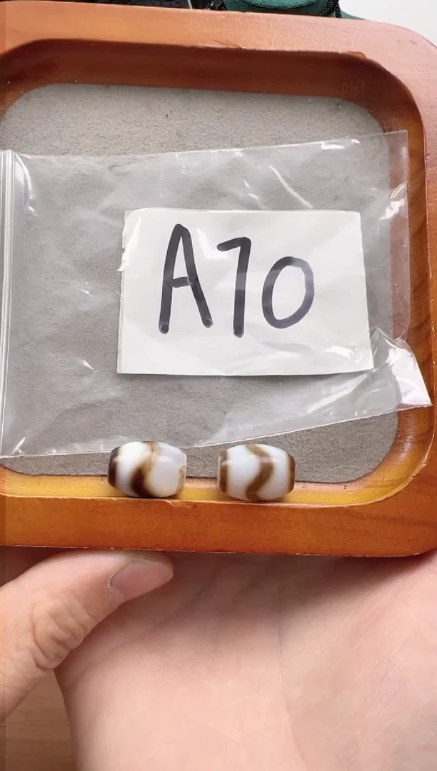 【闪购商品】玛瑙/玉髓吊坠(赠链)未镶嵌处理品虎牙