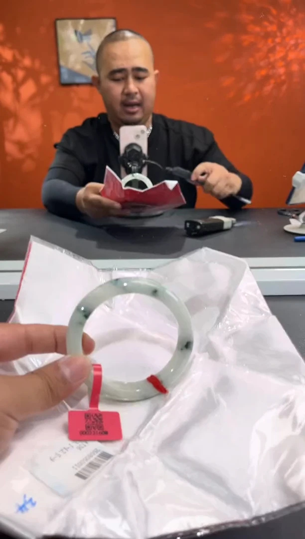 未镶嵌手镯翡翠23