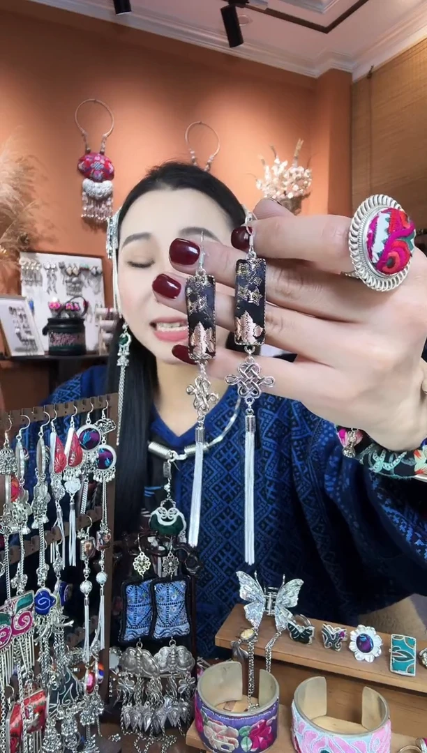 【闪购商品】刺绣纯手工民族风耳环