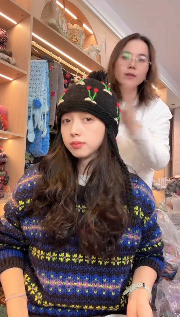 羊毛百羊毛黑色樱桃护耳帽