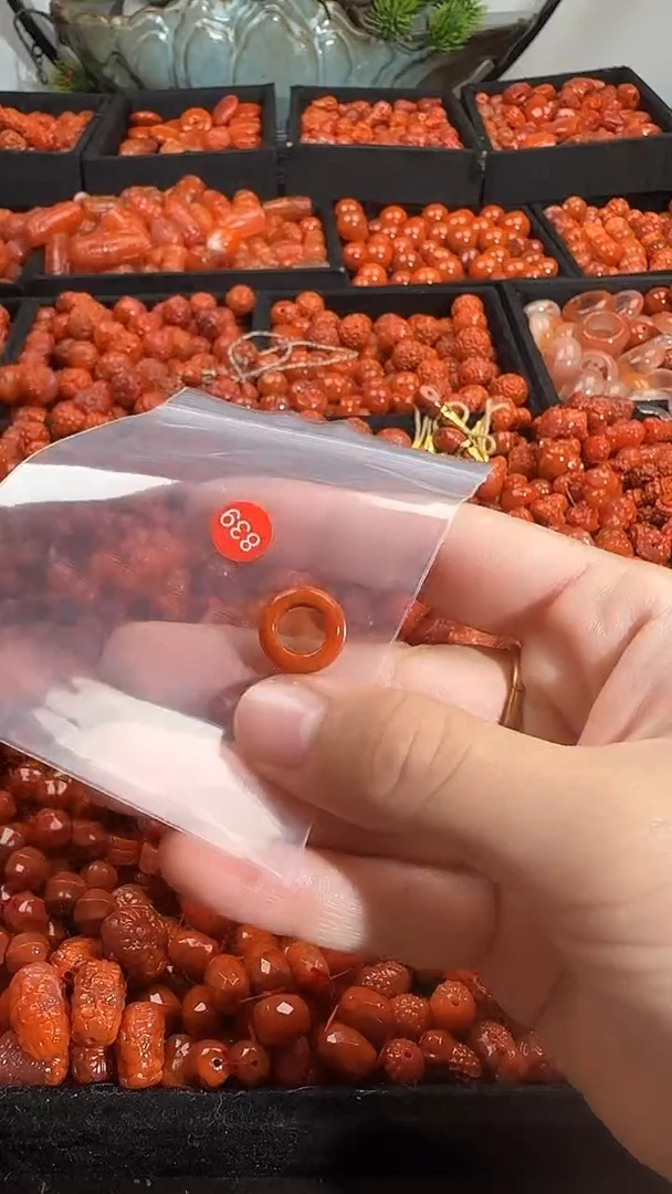 颈饰未镶嵌南红玛瑙1