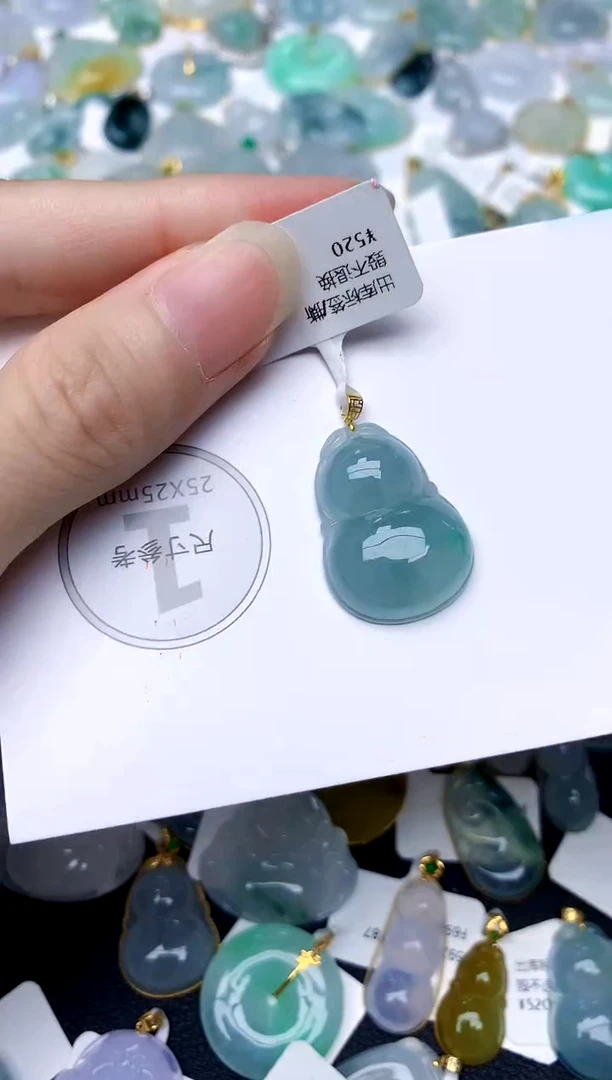 颈饰18K金镶嵌翡翠天然A货翡翠