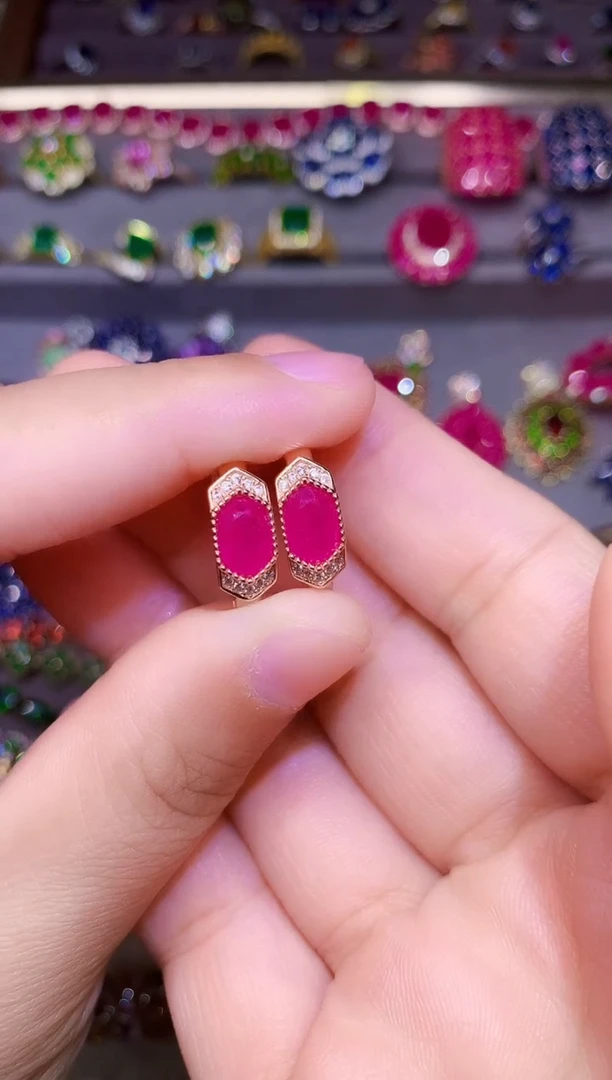 银S925镶嵌耳饰红宝石....