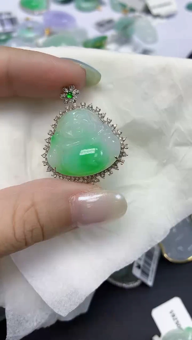 翡翠18K金镶嵌颈饰天然缅甸翡翠A货