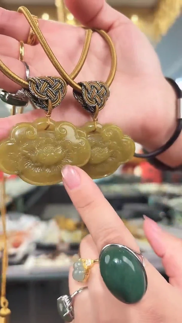 合金岫玉颈饰吊坠