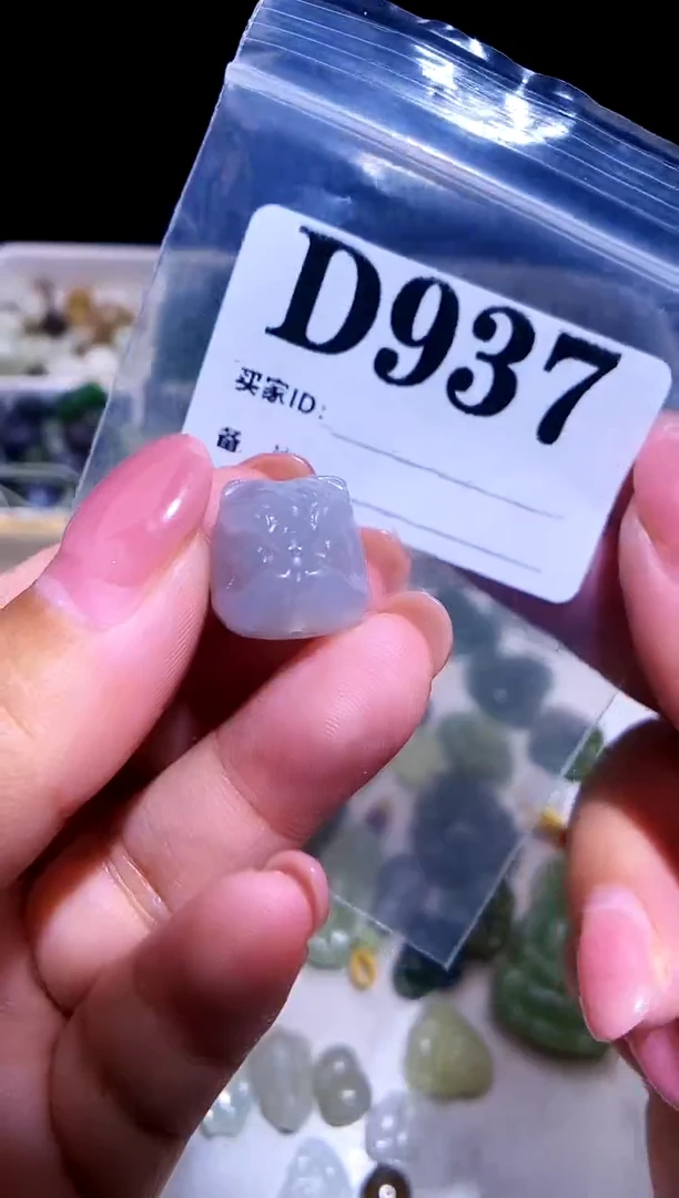 和田玉未镶嵌颈饰 通孔