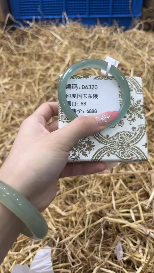 未镶嵌手镯石英质玉D6320