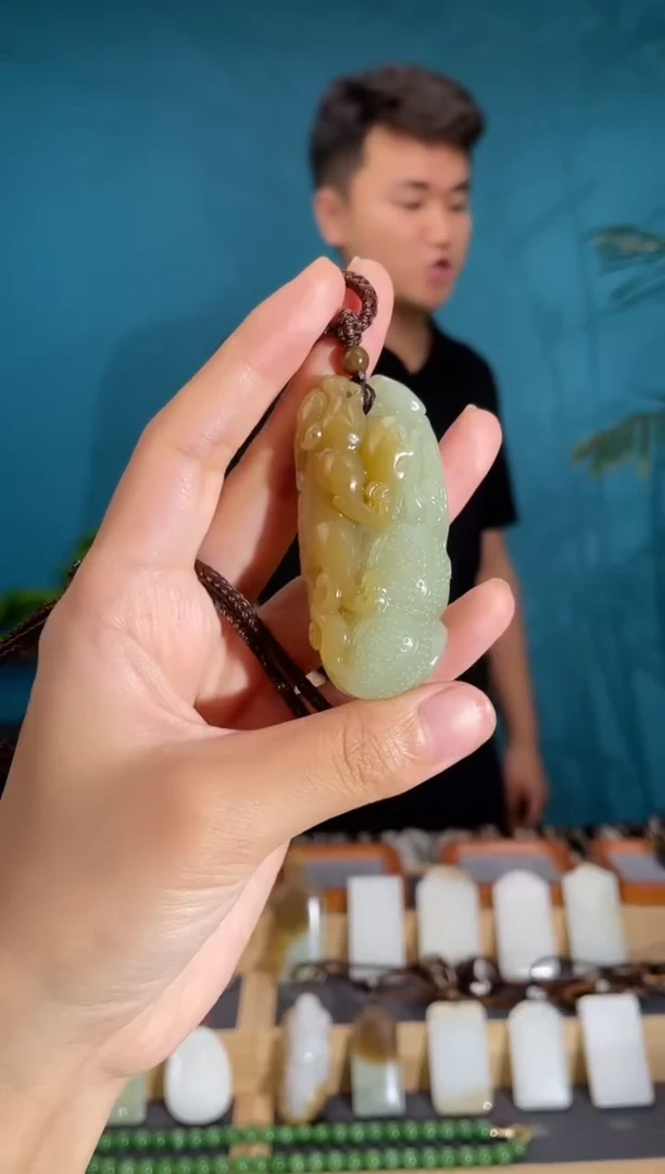 颈饰未镶嵌和田玉1