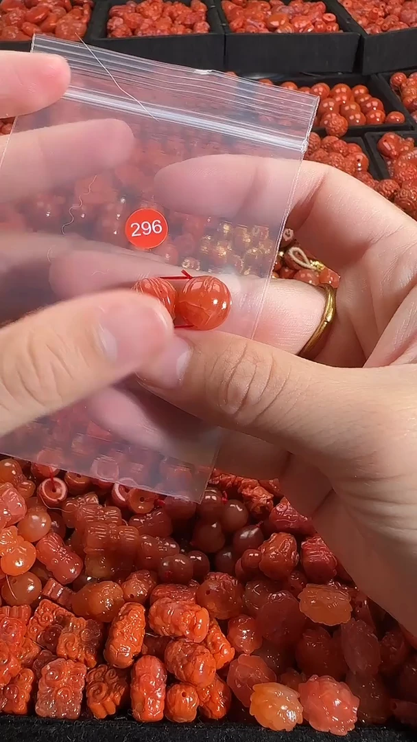 颈饰未镶嵌南红玛瑙1