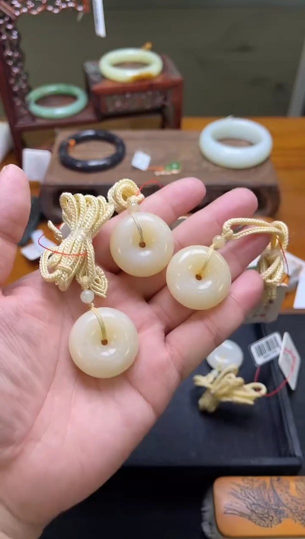 吊坠(不含链)未镶嵌和田玉青海野牛沟带糖 平安扣 多样性发一