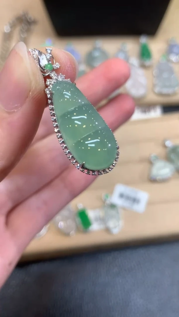 翡翠18K金镶嵌颈饰福豆【无服务费】