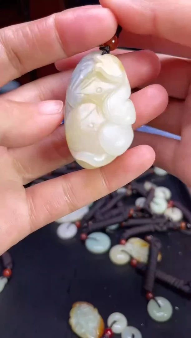 颈饰未镶嵌和田玉1