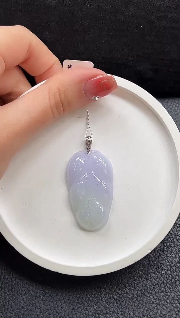 【闪购商品】翡翠颈饰18K金镶嵌叶子