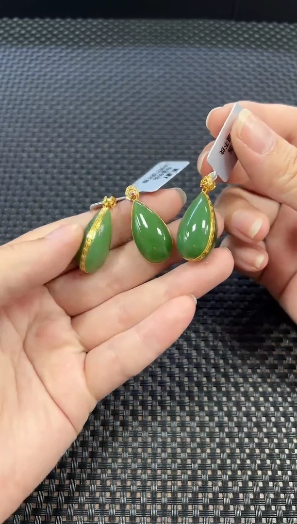 颈饰18K金镶嵌和田玉（多样性发一件）