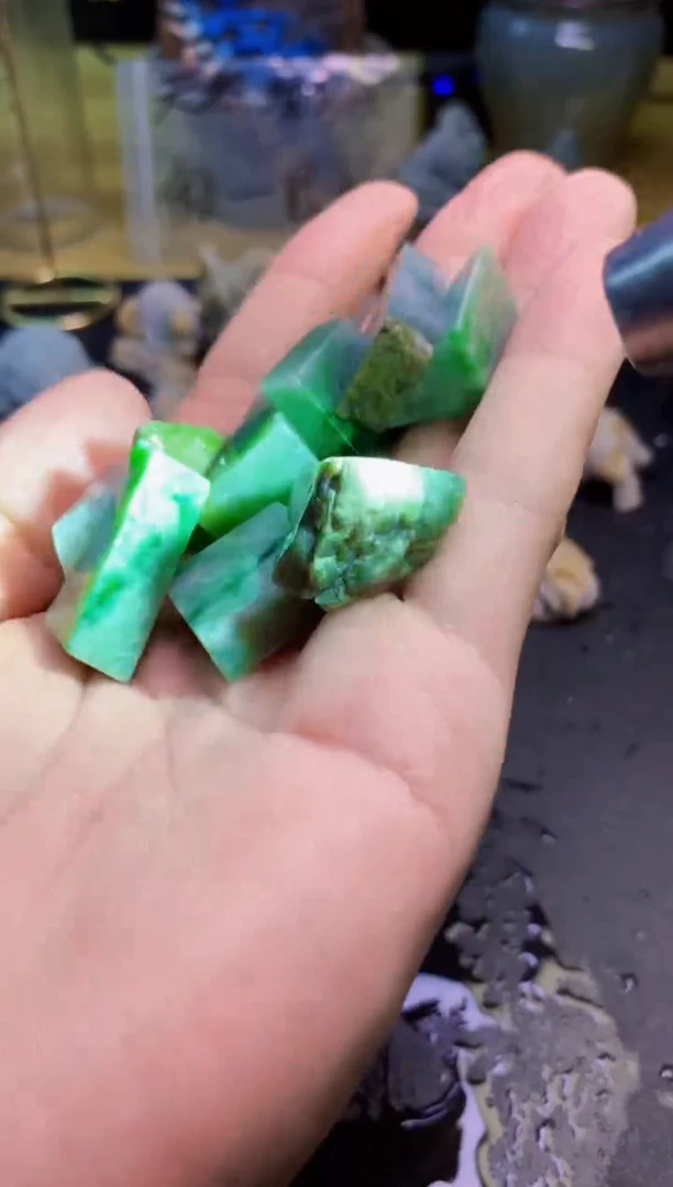 翡翠未镶嵌颈饰天然翡翠055