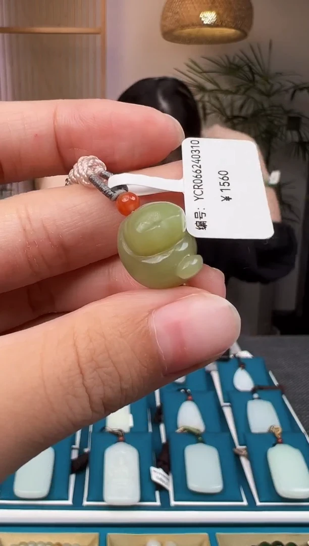 和田玉未镶嵌颈饰吊坠 YCR