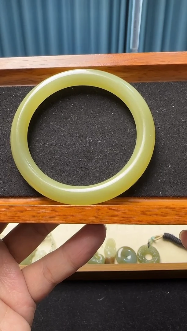 吊坠(赠链)未镶嵌和田玉手镯